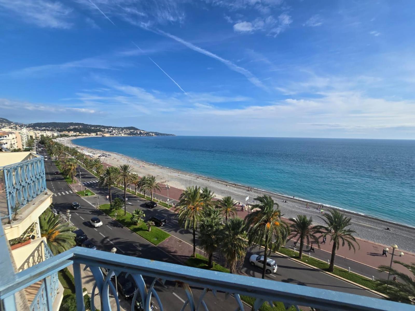 Apartment With Sea View *